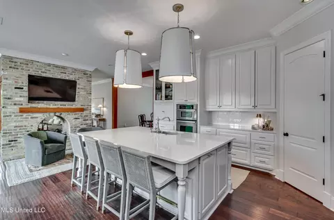 Kitchen - 200 Arbor Trl, Brandon, MS 39047 photo 2 of 8
