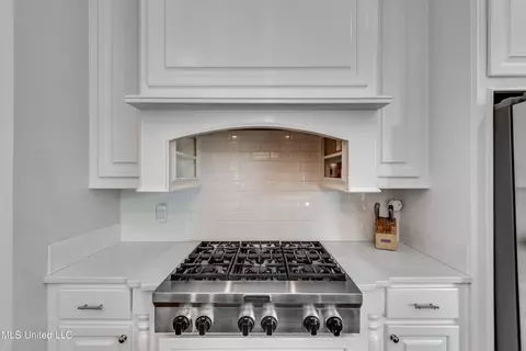 Kitchen - 200 Arbor Trl, Brandon, MS 39047 photo 8 of 8