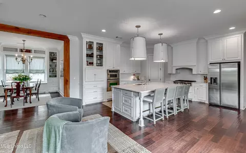 Kitchen - 200 Arbor Trl, Brandon, MS 39047 photo 7 of 8