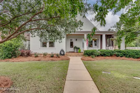 Exterior - 200 Arbor Trl, Brandon, MS 39047 photo 4 of 20