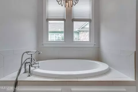 Bath - 200 Arbor Trl, Brandon, MS 39047 photo 5 of 10