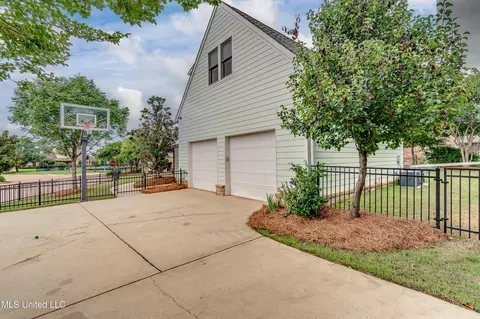 Exterior - 200 Arbor Trl, Brandon, MS 39047 photo 9 of 20