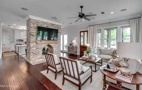 Living - 200 Arbor Trl, Brandon, MS 39047 photo 2 of 6