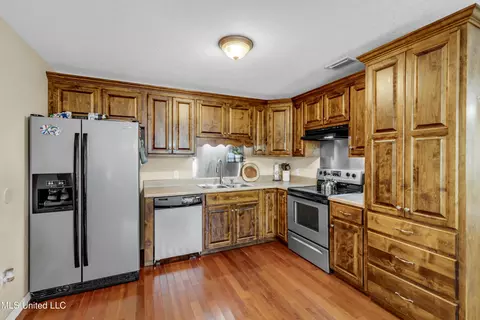 Kitchen - 3287 Lloyd Eubanks Rd, Lucedale, MS 39452 photo 2 of 3