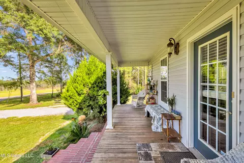 Exterior - 3287 Lloyd Eubanks Rd, Lucedale, MS 39452 photo 5 of 12