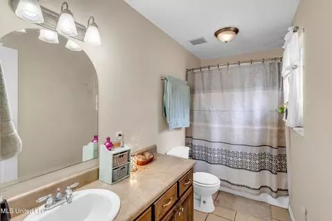 Bath - 3287 Lloyd Eubanks Rd, Lucedale, MS 39452 photo 1 of 2