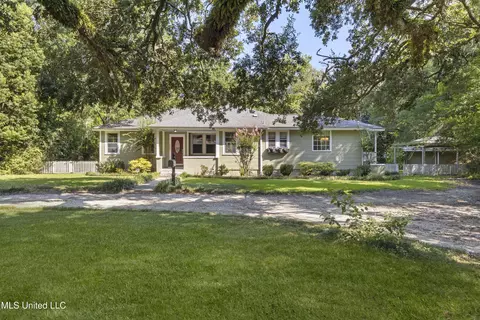 3801 Dantzler St, Moss Point, MS 39563