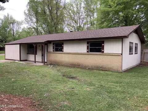 950 Woodville Dr, Jackson, MS 39212