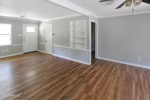 Living - 1250 Summer Ln, Jackson, MS 39211 photo 6 of 6