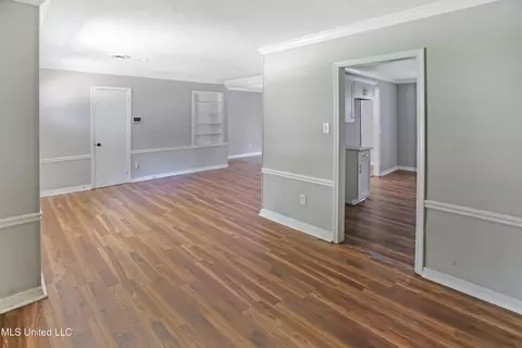 Living - 1250 Summer Ln, Jackson, MS 39211 photo 4 of 6