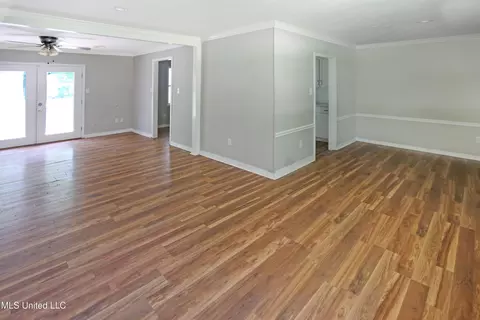 Living - 1250 Summer Ln, Jackson, MS 39211 photo 2 of 6