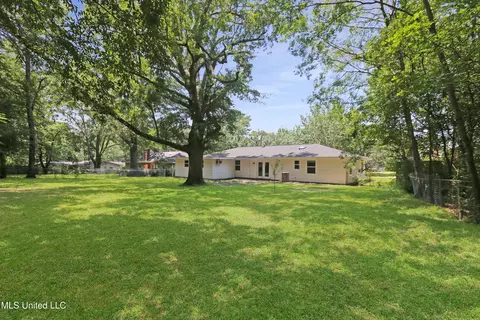 Exterior - 1250 Summer Ln, Jackson, MS 39211 photo 3 of 5