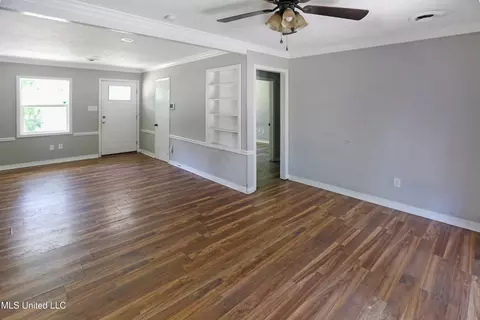 Living - 1250 Summer Ln, Jackson, MS 39211 photo 1 of 6