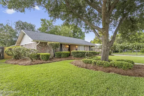 104 Driftwood Dr, Long Beach, MS 39560