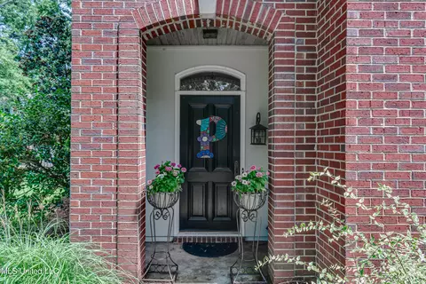 Exterior - 407 Daniel Dr, Brandon, MS 39047 photo 4 of 14