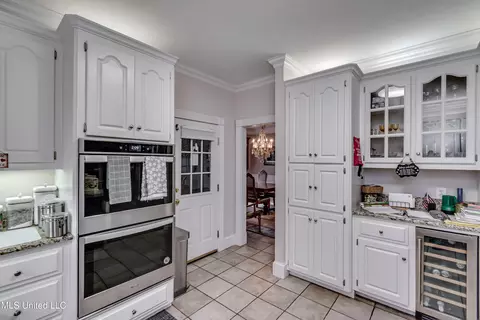 Kitchen - 407 Daniel Dr, Brandon, MS 39047 photo 4 of 6