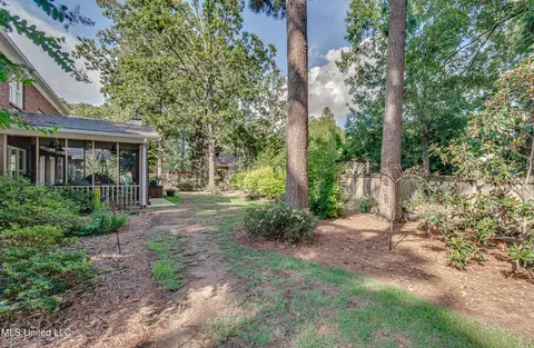 Exterior - 407 Daniel Dr, Brandon, MS 39047 photo 12 of 14