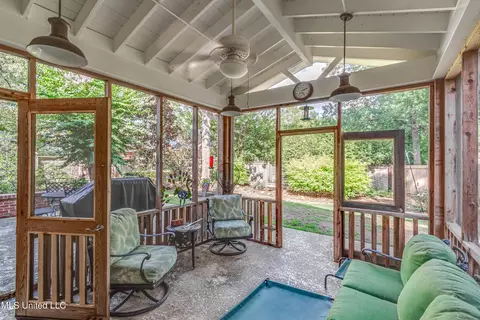 Exterior - 407 Daniel Dr, Brandon, MS 39047 photo 5 of 14