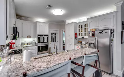 Kitchen - 407 Daniel Dr, Brandon, MS 39047 photo 2 of 6
