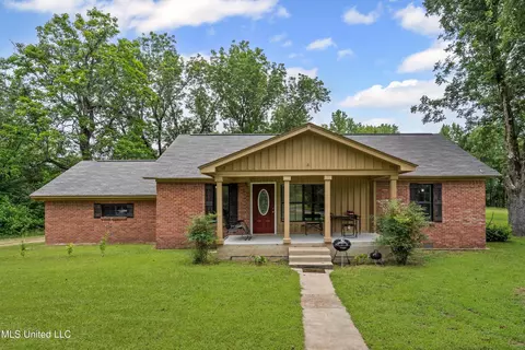 327 Chapel Town Rd, Courtland, MS 38620