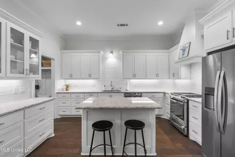 Kitchen - 118 Hampton Ln, Madison, MS 39110 photo 1 of 2