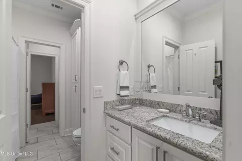 Bath - 118 Hampton Ln, Madison, MS 39110 photo 4 of 6
