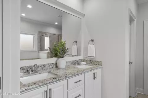 Bath - 118 Hampton Ln, Madison, MS 39110 photo 2 of 6