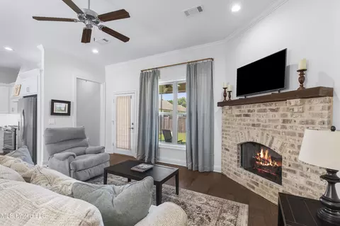 Living - 118 Hampton Ln, Madison, MS 39110 photo 1 of 1