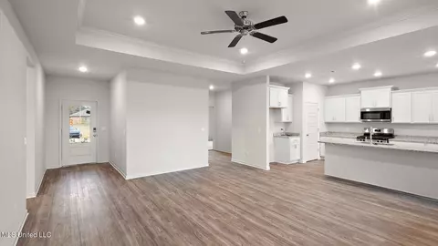 Entry Way - 440 Piney Dr, Pearl, MS 39208 photo 4 of 6