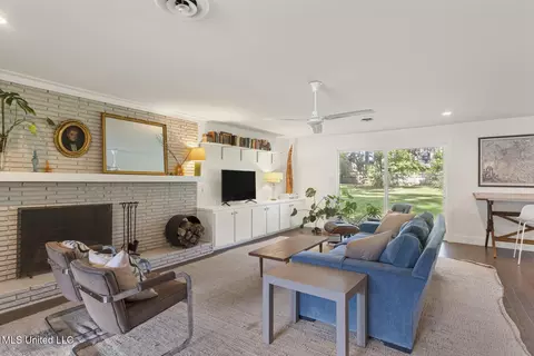 Living - 3950 Eastline Dr, Jackson, MS 39211 photo 1 of 3
