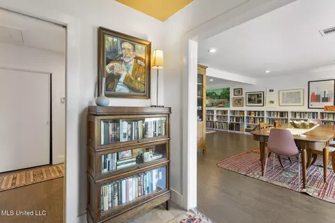 Entry Way - 3950 Eastline Dr, Jackson, MS 39211 photo 2 of 2