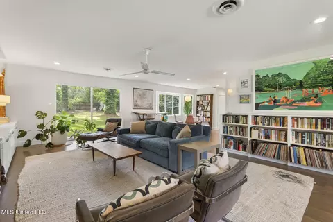 Living - 3950 Eastline Dr, Jackson, MS 39211 photo 3 of 3