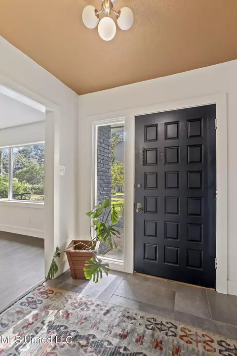 Entry Way - 3950 Eastline Dr, Jackson, MS 39211 photo 1 of 2
