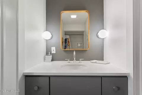 Bath - 3950 Eastline Dr, Jackson, MS 39211 photo 3 of 5