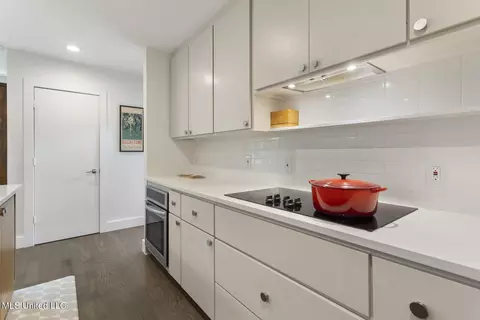 Kitchen - 3950 Eastline Dr, Jackson, MS 39211 photo 3 of 3