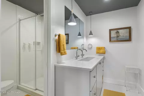 Bath - 3950 Eastline Dr, Jackson, MS 39211 photo 1 of 5