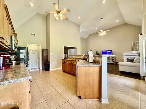 Kitchen - 107 Masters Dr, Senatobia, MS 38668 photo 4 of 4