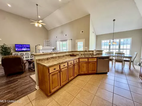 Kitchen - 107 Masters Dr, Senatobia, MS 38668 photo 3 of 4