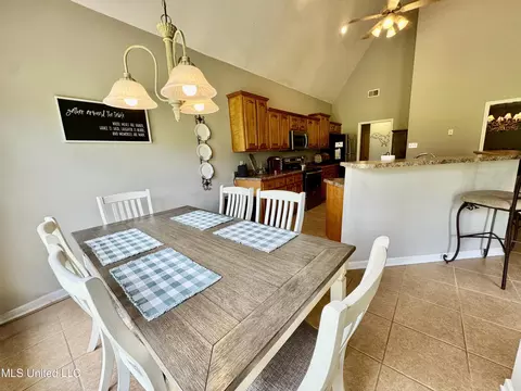 Dining - 107 Masters Dr, Senatobia, MS 38668 photo 3 of 3