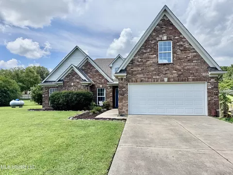Exterior - 107 Masters Dr, Senatobia, MS 38668 photo 3 of 6