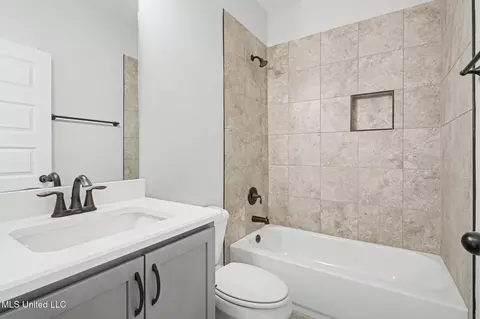Bath - 2545 Scott Meadows Ln, Hernando, MS 38632 photo 3 of 4
