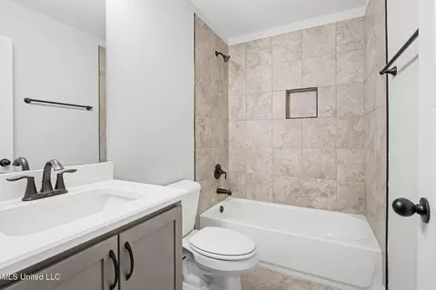 Bath - 2545 Scott Meadows Ln, Hernando, MS 38632 photo 4 of 4