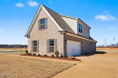Exterior - 2545 Scott Meadows Ln, Hernando, MS 38632 photo 4 of 7