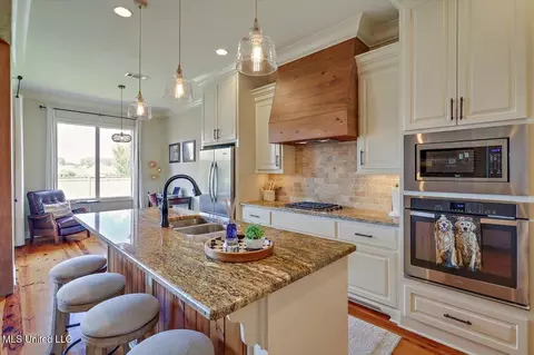 Kitchen - 109 Claiborne St, Madison, MS 39110 photo 1 of 4