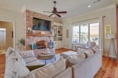 Living - 109 Claiborne St, Madison, MS 39110 photo 4 of 4