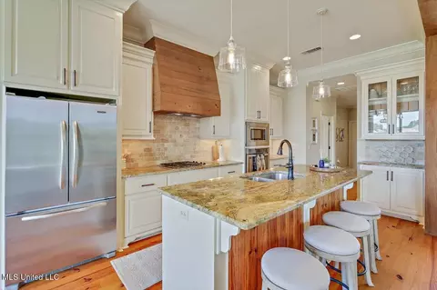 Kitchen - 109 Claiborne St, Madison, MS 39110 photo 3 of 4