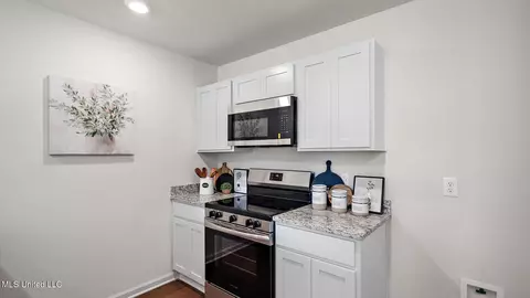 Kitchen - 5015 Quail Ridge Dr, Jackson, MS 39212 photo 2 of 2