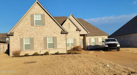 8628 Lois Ln, Southaven, MS 38672