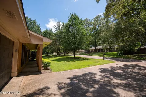 Exterior - 60 Summit Ridge Dr, Brandon, MS 39042 photo 4 of 10