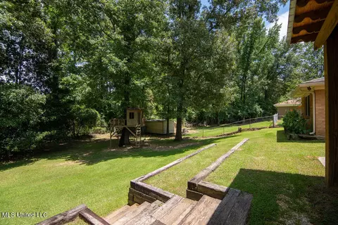 Exterior - 60 Summit Ridge Dr, Brandon, MS 39042 photo 9 of 10